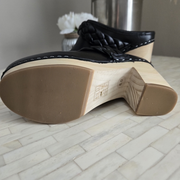 Dolce Vita Black Braided Leather Clogs with Light Tan Heel - Picture 5 of 5